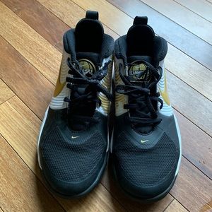 Kids Nike basketball shoes, size 4.5